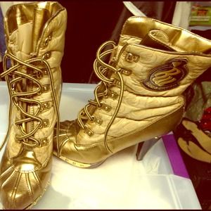 🌹Rocawear Gold Studded Boots🌹