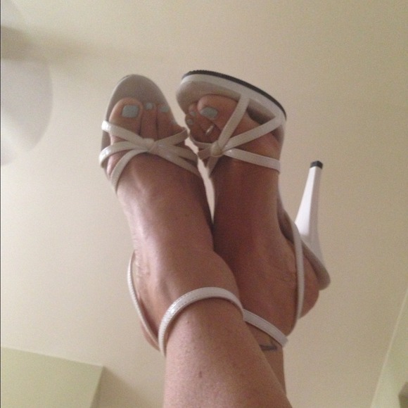 Reduced!! Flair 4.5" White Sandal, Size 8 - NWOT