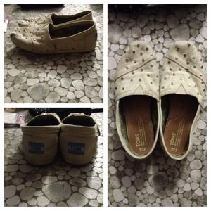 ✨RESERVED✨studded toms