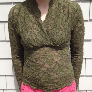 Lace lined green Henri Bendel top