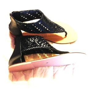 Cute black sandals!!!!!