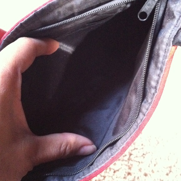 Red oriental design purse - Picture 2 of 2