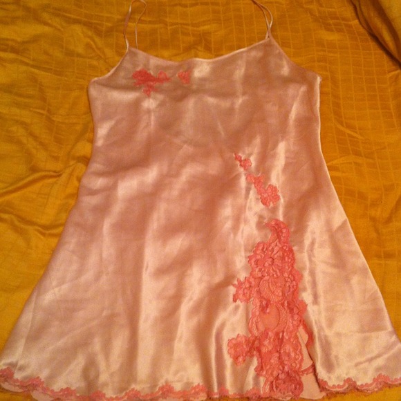 victoria's secret light pink lingerie