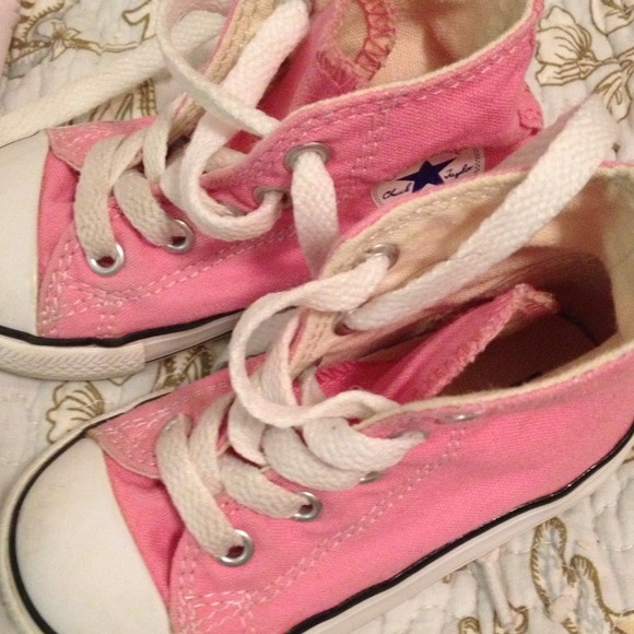 SOLD!!!!!!!!Pink converse size 5 for a toddler