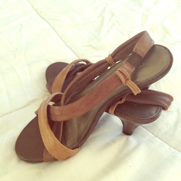 Leather brown heels