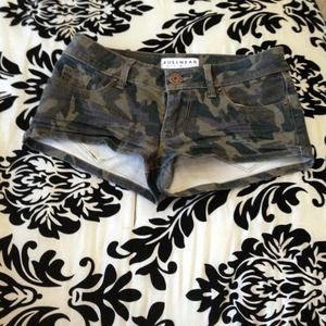 Camo shorts 💚💚💚 Reserved !!!