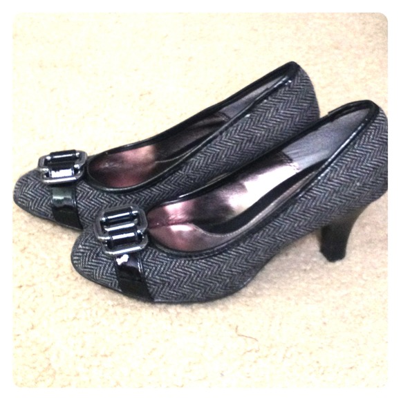 Black dress shoes