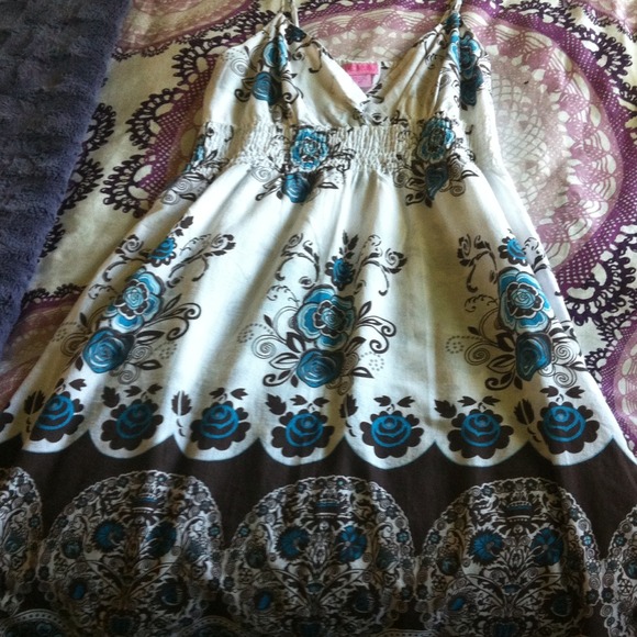 Lovely dress❌❌traded