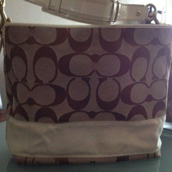 Coach medium size tote authentic