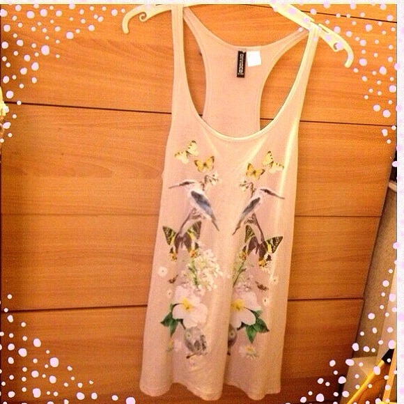 🚨NO LONGER AVAILABLE🚨Very cute top 🌸 - Picture 2 of 4