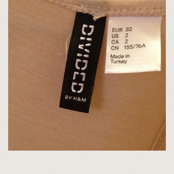 🚨NO LONGER AVAILABLE🚨Very cute top 🌸 - Picture 3 of 4