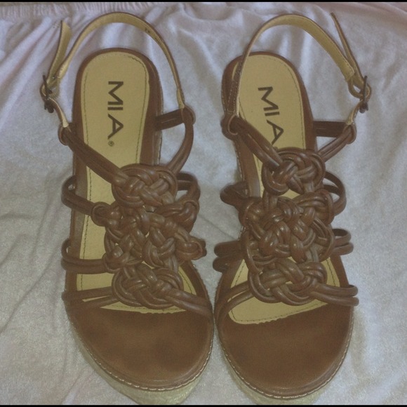 MIA wedges size 9 worn a handful of times - Picture 2 of 2