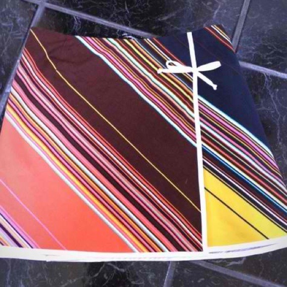 Trina Turk Skirt Very Cute🌀‼️COO SALE‼️ - Picture 2 of 2