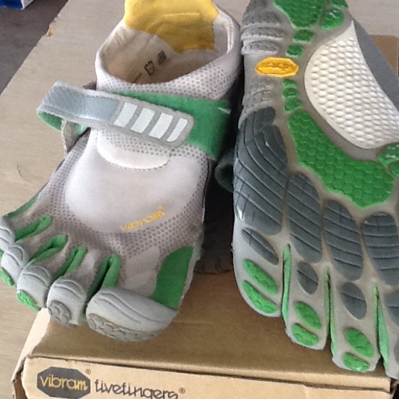 Woman's vibram five fingers running shoe for sale! - Picture 2 of 3