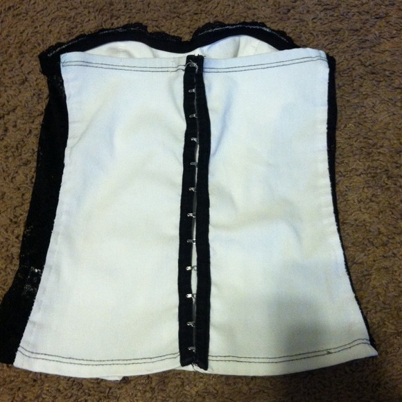 Black & white corset top - Picture 4 of 4