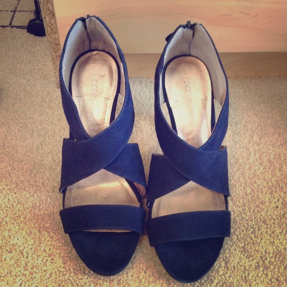 BCBG generation navy blue suede heels