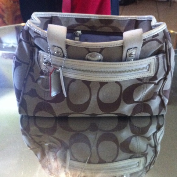 REDUCED Pre loved Medium sized coach purse