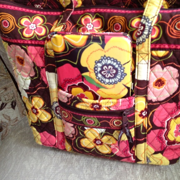 SOLD  AUTHENTIC Brand New VERA BRADLEY Tote. - Picture 4 of 4