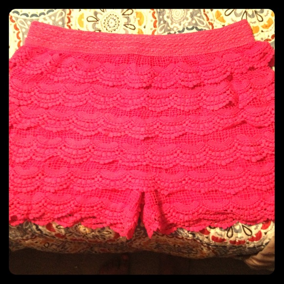 3X Scalloped Lace Shorts