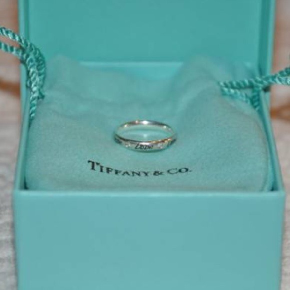 HOST PICK 8/30💎 Tiffany & Co. ring sz 6