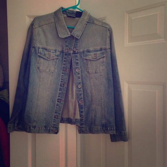 🎀NWOT Denim Jean Jacket 🎀HOLDING TILL MONDAY🎀🎀 - Picture 1 of 1