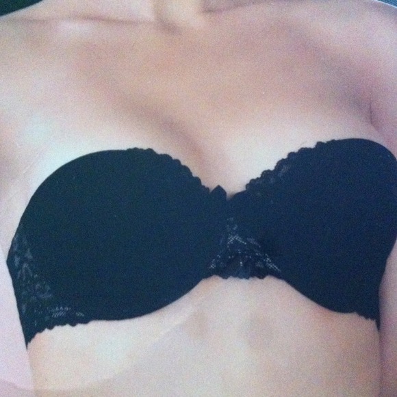 B. 2 bras 34C color fawn/black new!!!