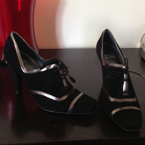 Stuart weitzman pewter piped booties!