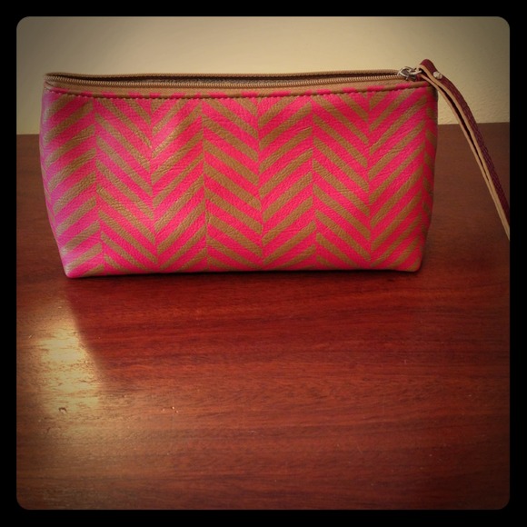 🚫SOLD🚫 Loft chevron pouch