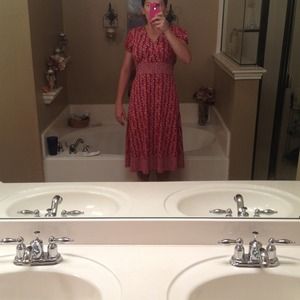 😊SOLD Apt 9 stretchy dress in red and white