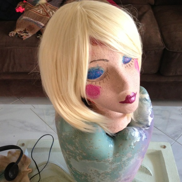 Beautiful blonde hair wig with liner cap