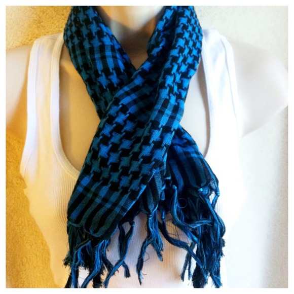 SOLD 💙Cute Blue and Black Scarf! 💙