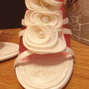 Gorgeous high heel flower bud strappy shoes