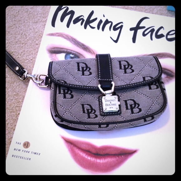 SOLD in bundle 💢💢💢💢Signature Dooney and Bourke