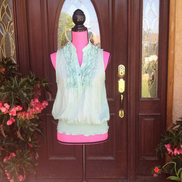 🎉🎉HOST PICK 🎉🎉Ruffled Mint Green Top - Picture 1 of 4