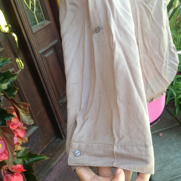 Tan Dressy Top. - Picture 4 of 4