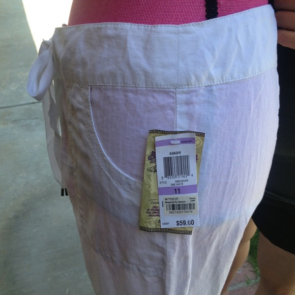 Casual White Pants. ๐
- Picture 3 of 4