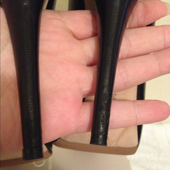 💥Host Pick X2!!💥💯% authentic comet pumps - Picture 2 of 4