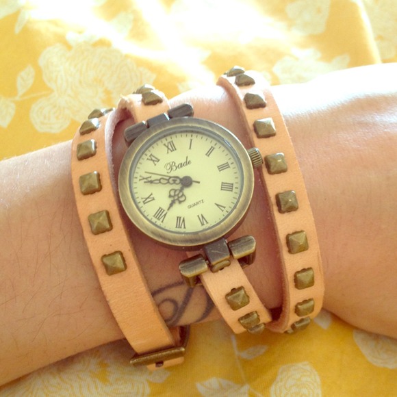 ✨Great find!!!✨ Amazing blush wrap watch!
