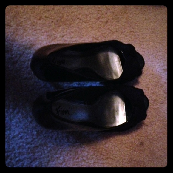 High heels - Picture 1 of 3