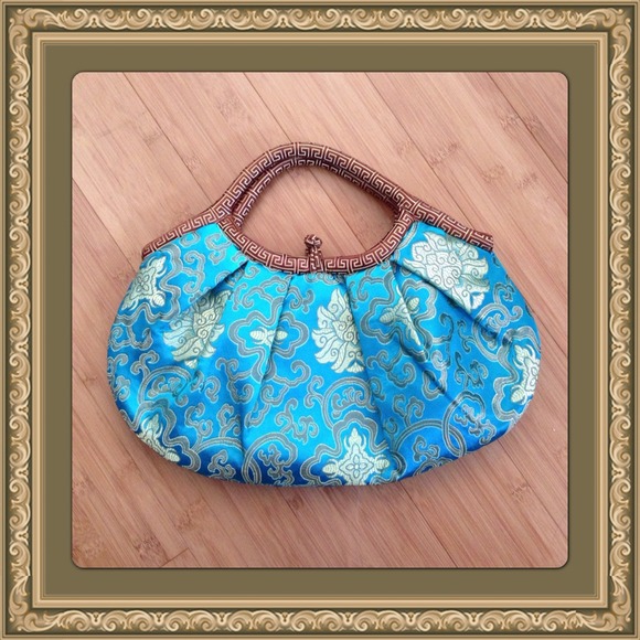 Handbags - BUNDLE @kittie ✨Oriental Purse✨ and Blue Tote