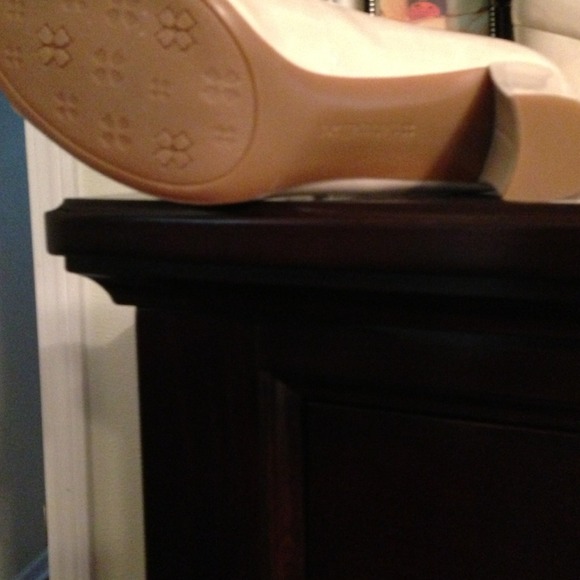 Brand new bone color heels - Picture 2 of 2