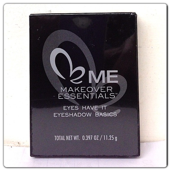 Makeover Essentials Eye Shadow Compact - Picture 2 of 2