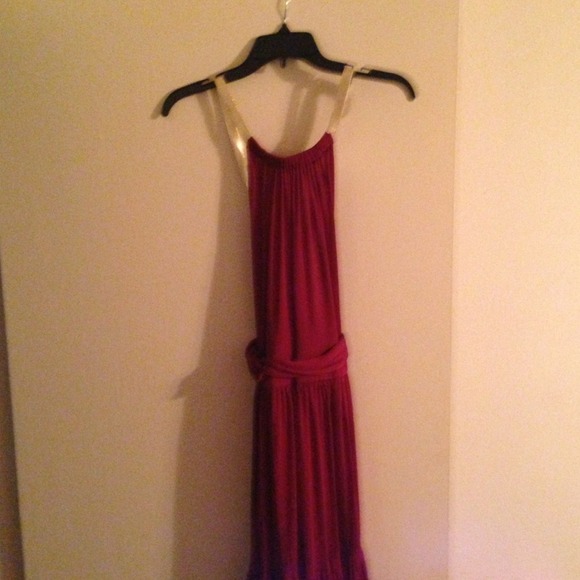 Gucci size 44 knee length  gold strap soft