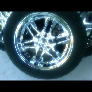 Four 💫🌟✨✨🙌Used! 20in. rims, GREAT CONDITION!