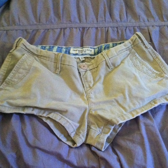 Ambercrombie and Fitch beige size00 shorts
