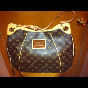 Galleries Monogram, Authentic Louis Vuitton.