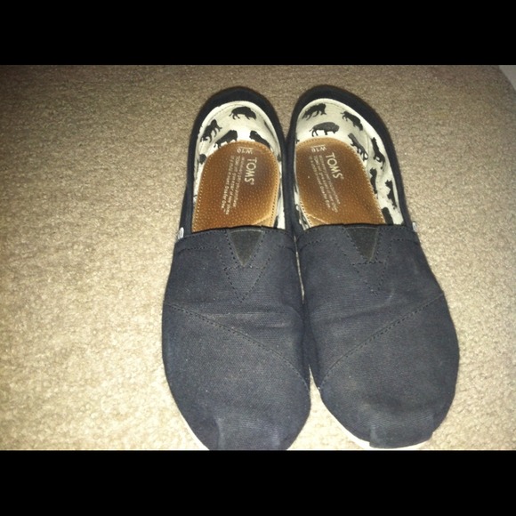 Black TOMS