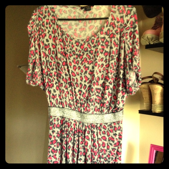 Gray and pink leopard top