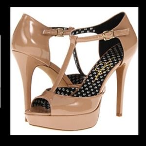 Sexy Jessica Simpson heels!!