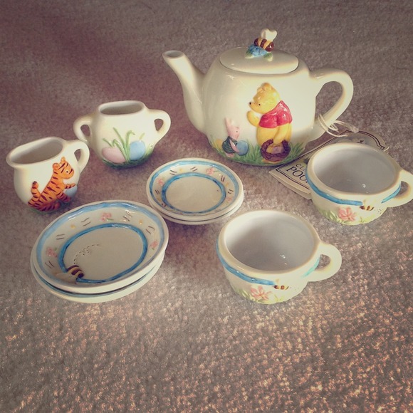 bundled---(Classic winnie the pooh mini tea set)